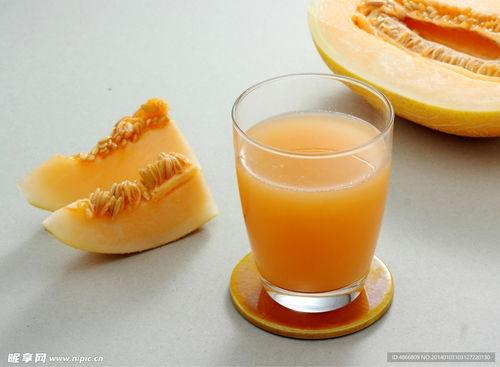 光头强一边吃哈密瓜吗,光头强独享哈密瓜的悠闲时光