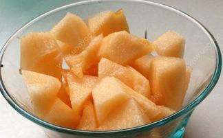 吃哈密瓜堵嗓子,却小心堵嗓子，揭秘食用注意事项