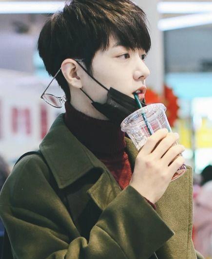 吃瓜标准操作肖战,瓜田里的明星，吃瓜群众的焦点